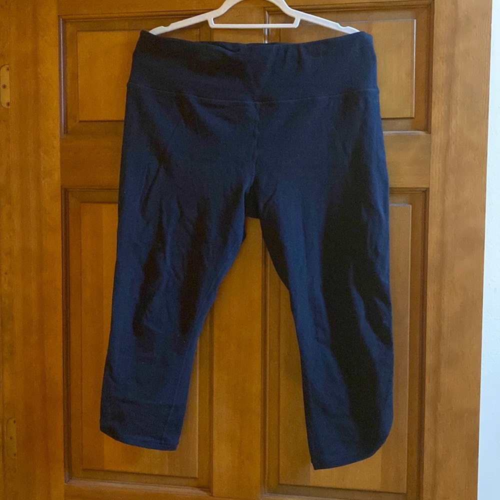 Athleta black cropped pants